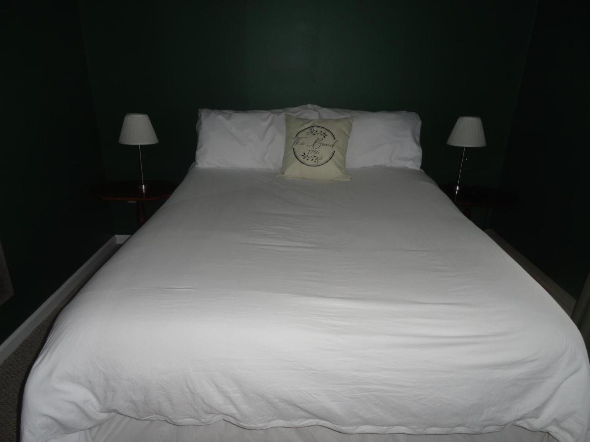 The Bond 1786 Inn (Adults Only) Warrensburg Номер фото