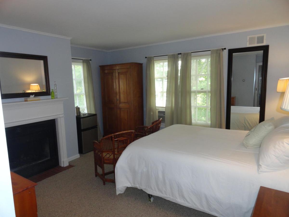 The Bond 1786 Inn (Adults Only) Warrensburg Экстерьер фото