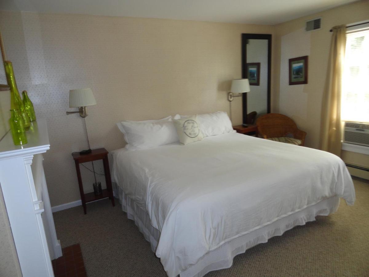 The Bond 1786 Inn (Adults Only) Warrensburg Номер фото