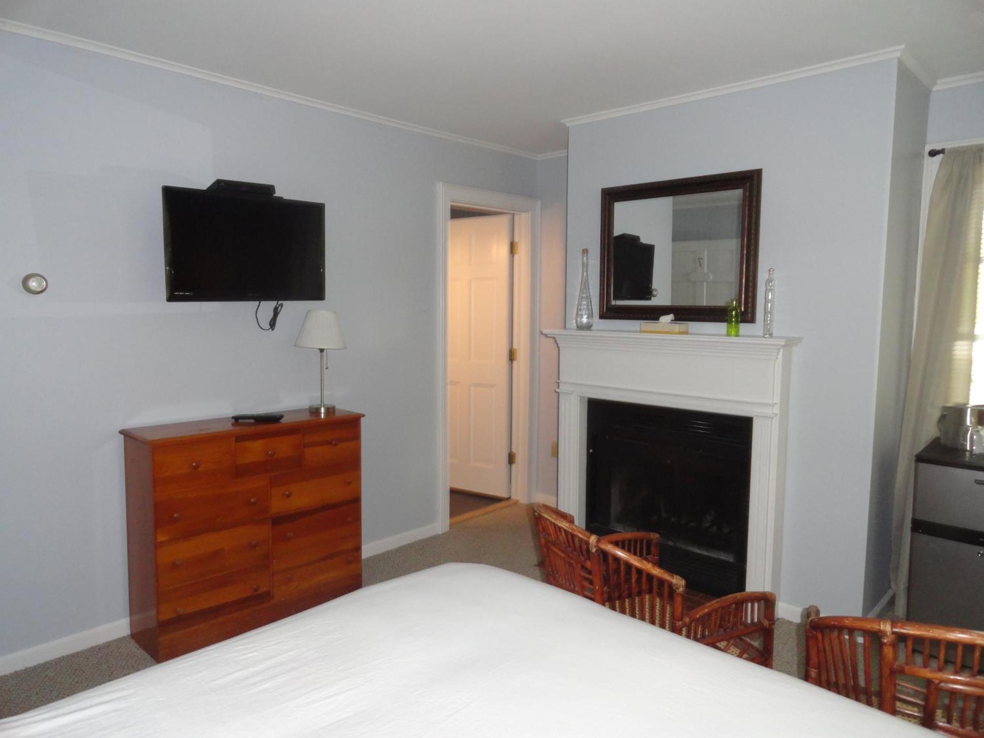 The Bond 1786 Inn (Adults Only) Warrensburg Номер фото