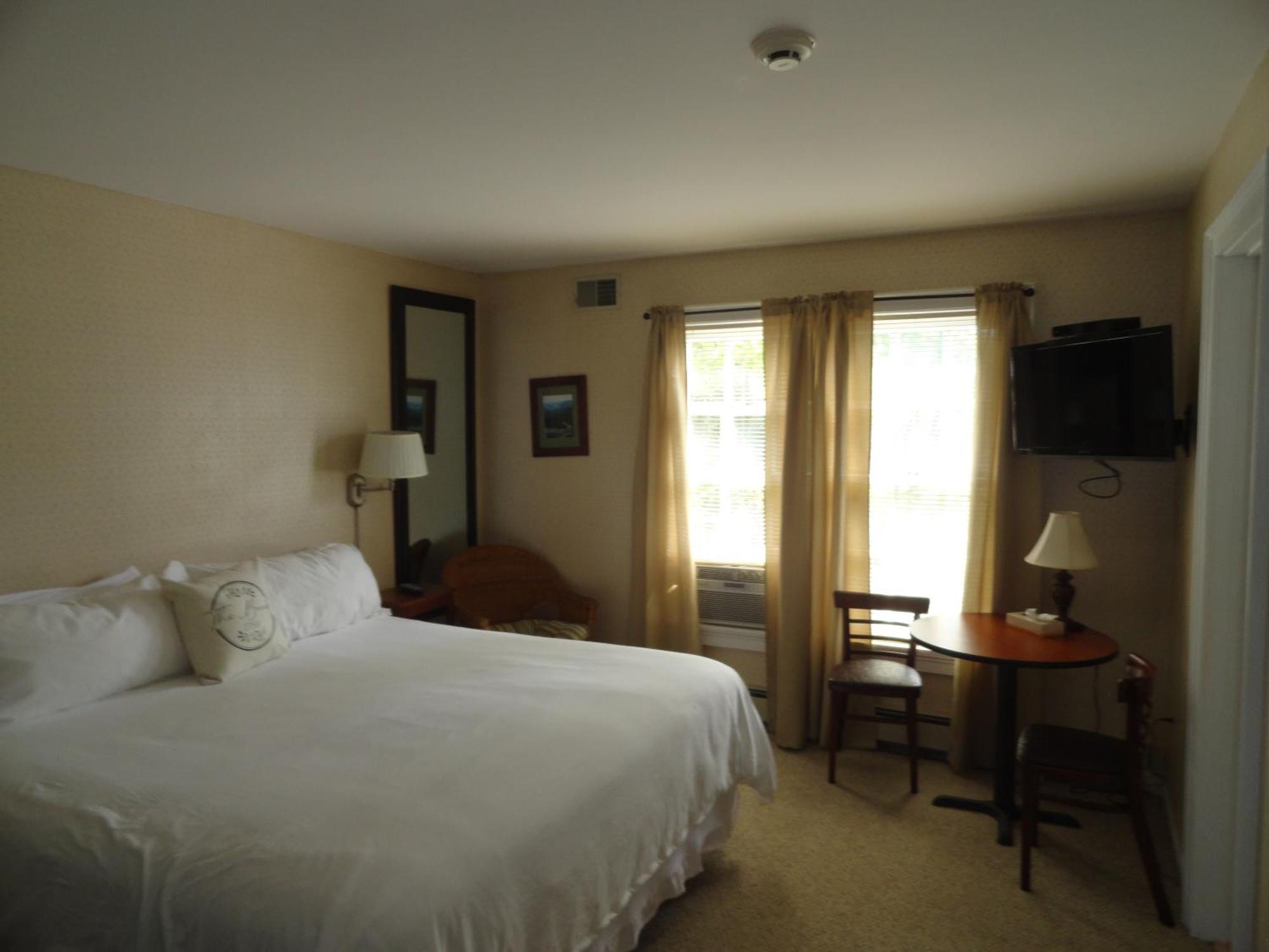 The Bond 1786 Inn (Adults Only) Warrensburg Номер фото