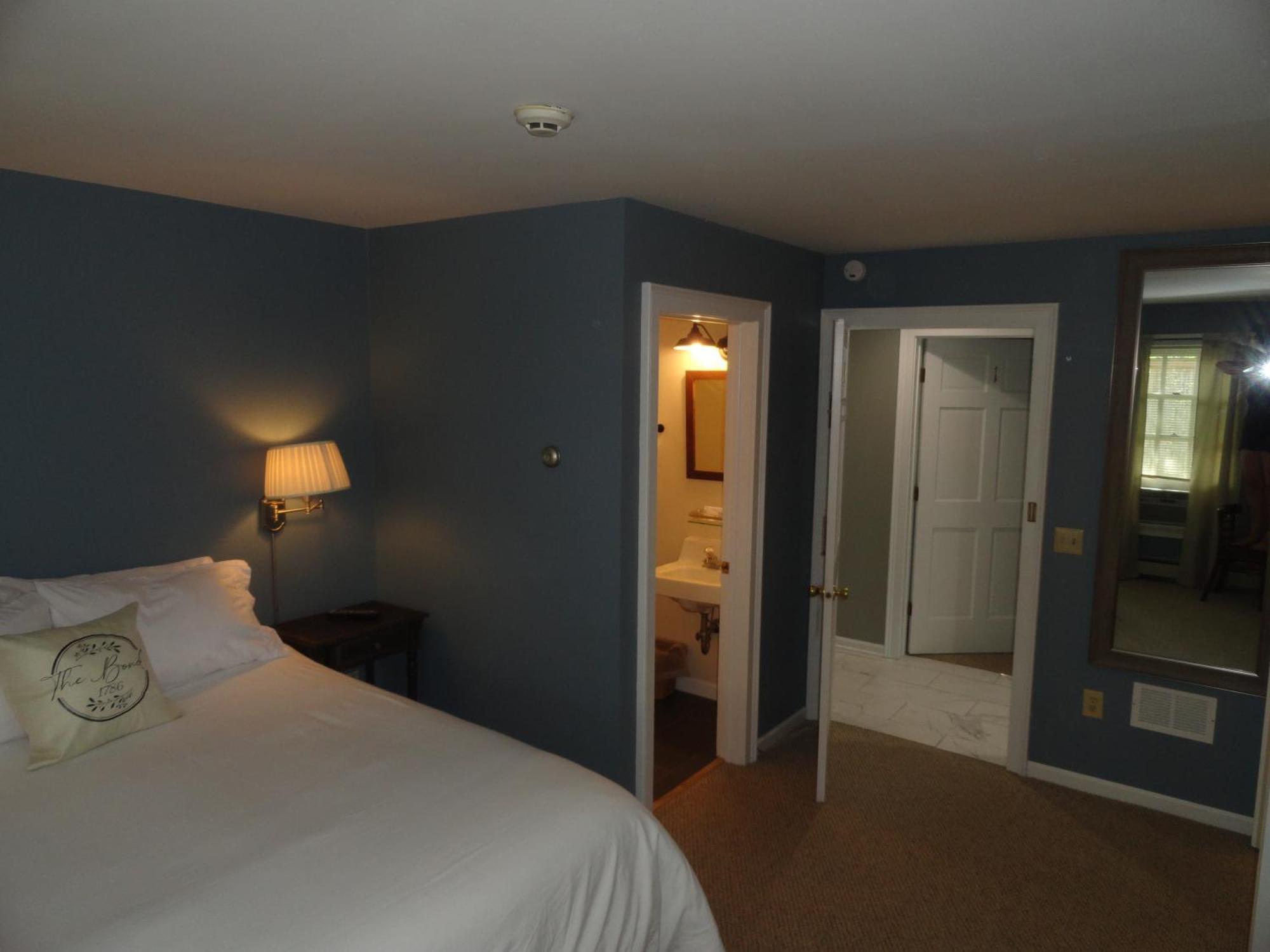 The Bond 1786 Inn (Adults Only) Warrensburg Номер фото