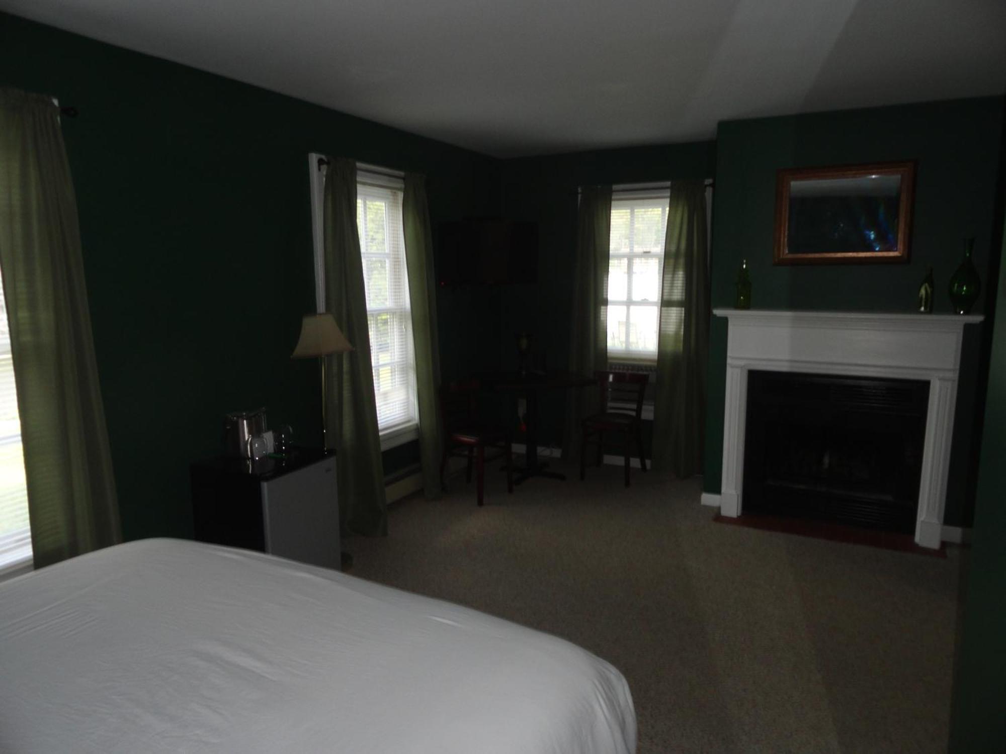 The Bond 1786 Inn (Adults Only) Warrensburg Номер фото