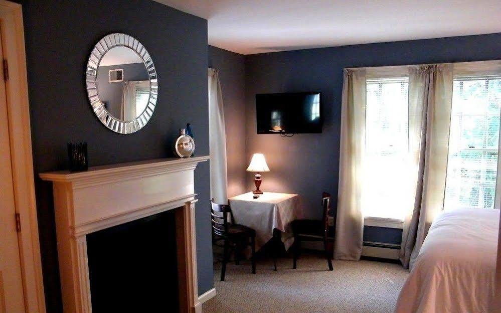 The Bond 1786 Inn (Adults Only) Warrensburg Экстерьер фото
